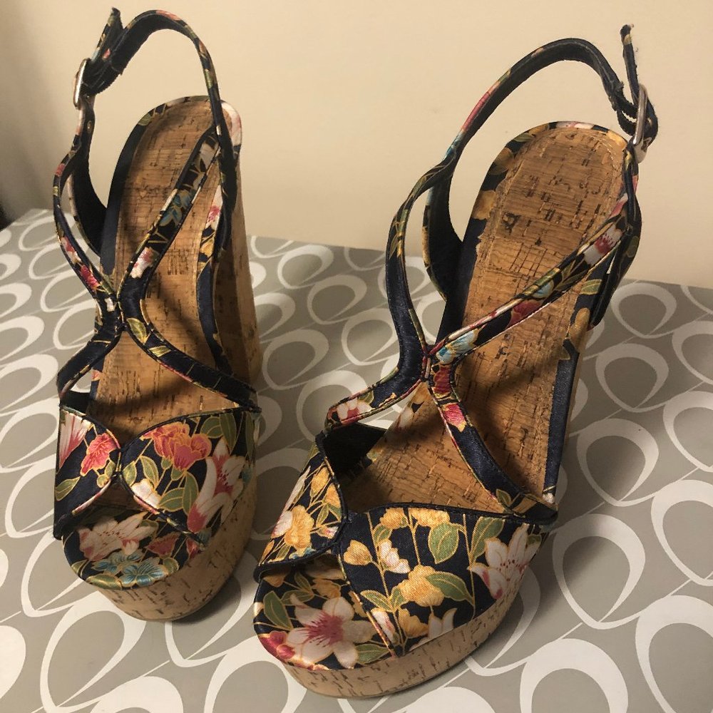 Chinese Laundry Platform Heel Sandals Size 9.5
